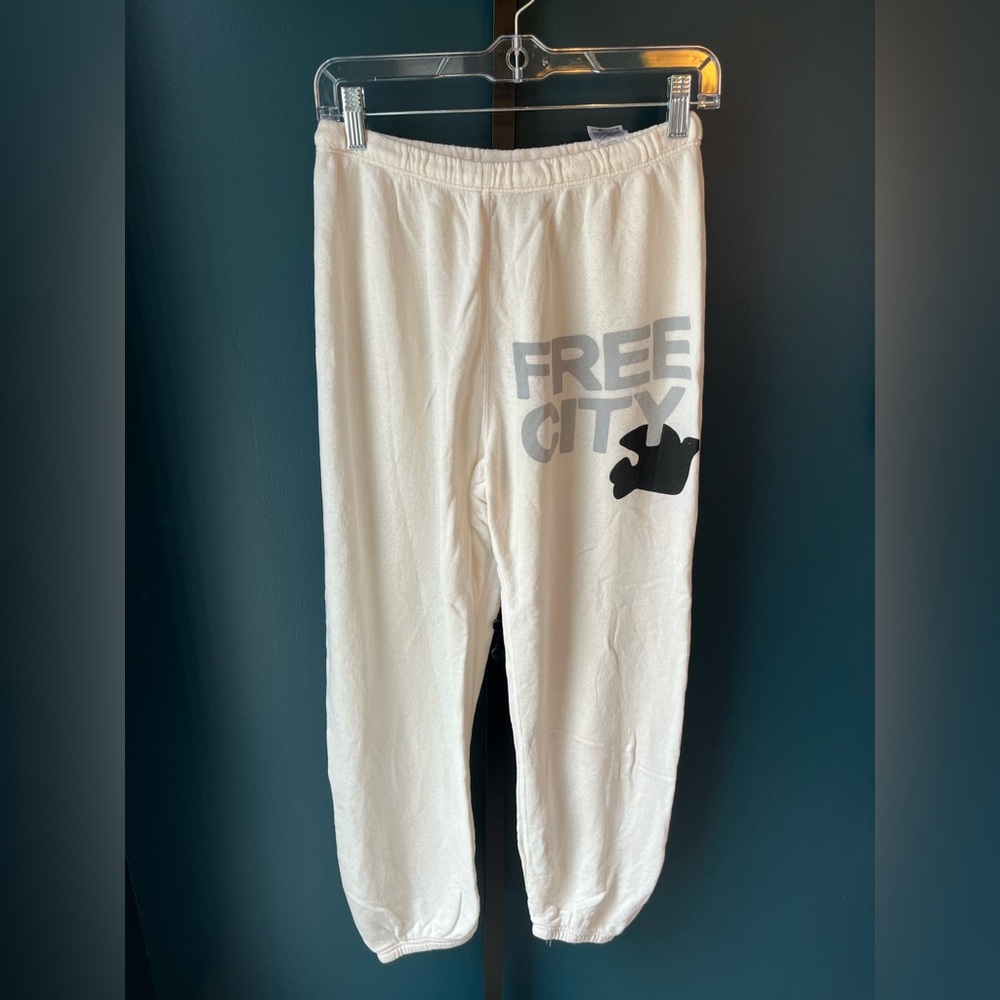 FREECITY sweatpant. Size Medium.
